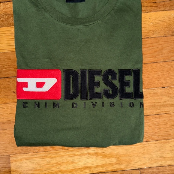 Diesel Men's Army Green Short Sleeve Tee embroidery size large like new - Picture 3 of 7